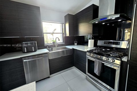 Купить виллу или дом в Майами, Флорида 3 спальни, 128.67м2, № 2050949 - фото 7