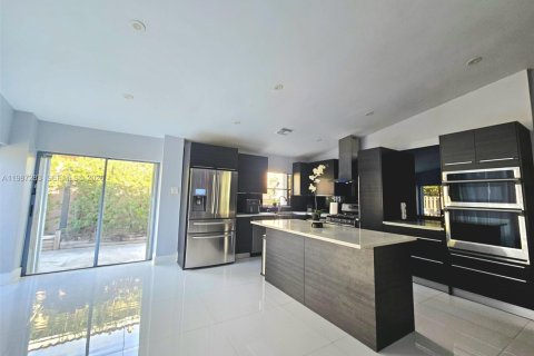 Купить виллу или дом в Майами, Флорида 3 спальни, 128.67м2, № 2050949 - фото 9