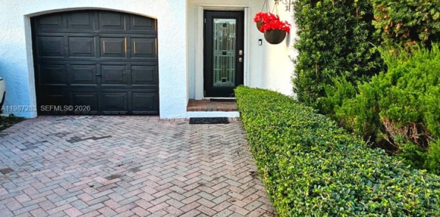 Дом в Майами, Флорида 3 спальни, 128.67м2 № 2050949