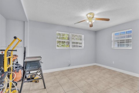 House in Miramar, Florida 3 bedrooms, 106.65 sq.m. № 2079316 - photo 13