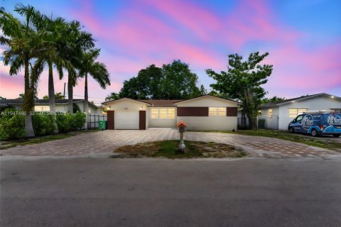 House in Miramar, Florida 3 bedrooms, 106.65 sq.m. № 2079316 - photo 27