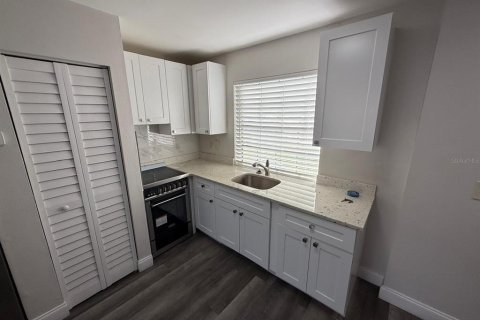 Condo in Orlando, Florida, 1 bedroom  № 1903158 - photo 9