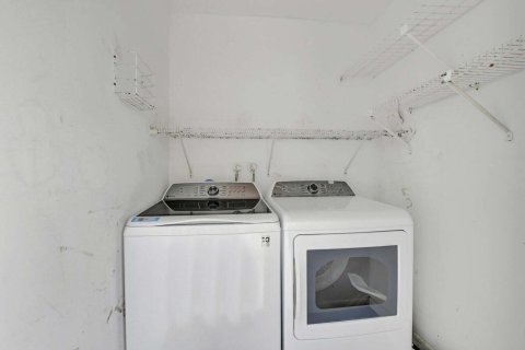 Снять в аренду кондоминиум в Делрей-Бич, Флорида 3 комнаты, 84.26м2, № 2175722 - фото 24