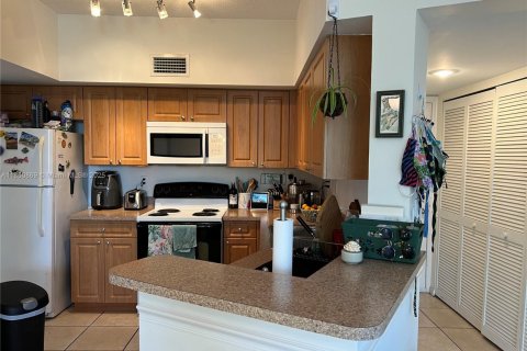 Condo in Coral Gables, Florida, 2 bedrooms  № 1855200 - photo 8