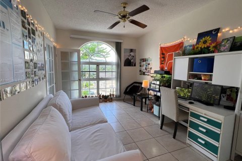 Condominio en alquiler en Coral Gables, Florida, 2 dormitorios, 84.54 m2 № 1855200 - foto 6