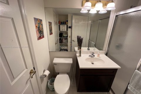 Condominio en alquiler en Coral Gables, Florida, 2 dormitorios, 84.54 m2 № 1855200 - foto 7