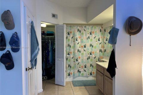 Condominio en alquiler en Coral Gables, Florida, 2 dormitorios, 84.54 m2 № 1855200 - foto 4