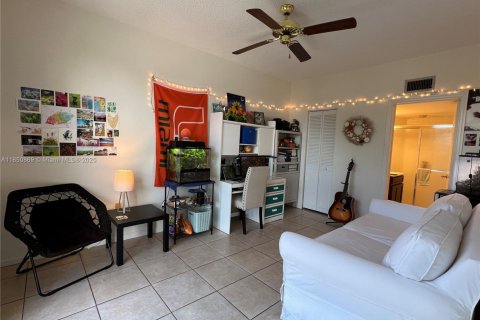 Condominio en alquiler en Coral Gables, Florida, 2 dormitorios, 84.54 m2 № 1855200 - foto 5