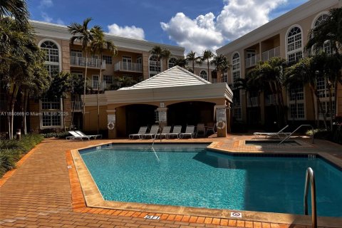 Condominio en alquiler en Coral Gables, Florida, 2 dormitorios, 84.54 m2 № 1855200 - foto 12