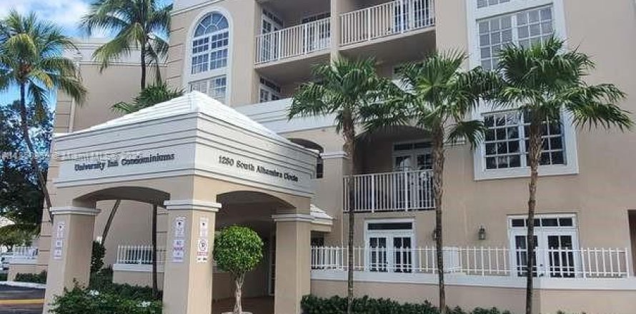 Condominio en Coral Gables, Florida, 2 dormitorios  № 1855200