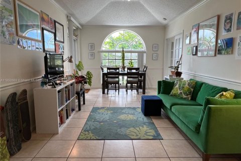 Condominio en alquiler en Coral Gables, Florida, 2 dormitorios, 84.54 m2 № 1855200 - foto 2
