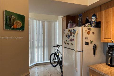 Condominio en alquiler en Coral Gables, Florida, 2 dormitorios, 84.54 m2 № 1855200 - foto 10