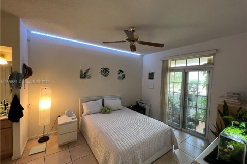 Condominio en alquiler en Coral Gables, Florida, 2 dormitorios, 84.54 m2 № 1855200 - foto 3
