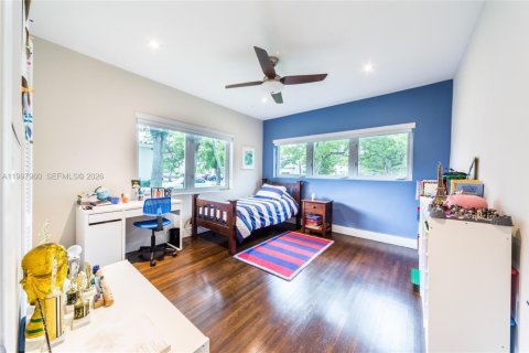 House in Coral Gables, Florida 3 bedrooms, 187.29 sq.m. № 2065261 - photo 10