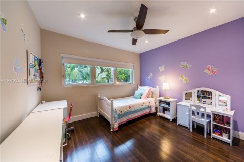 House in Coral Gables, Florida 3 bedrooms, 187.29 sq.m. № 2065261 - photo 11