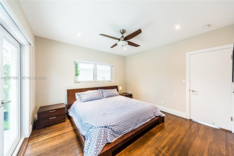 House in Coral Gables, Florida 3 bedrooms, 187.29 sq.m. № 2065261 - photo 8