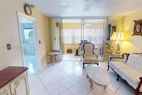 Condo in Sunrise, Florida, 2 bedrooms  № 1799432 - photo 3