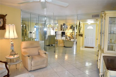 Condo in Sunrise, Florida, 2 bedrooms  № 1799432 - photo 20
