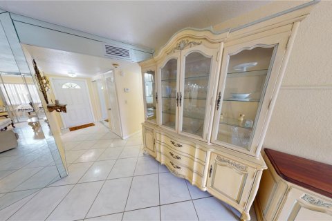 Condo in Sunrise, Florida, 2 bedrooms  № 1799432 - photo 23