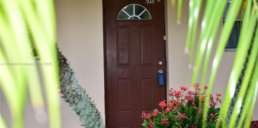 Condo in Sunrise, Florida, 2 bedrooms  № 1799432