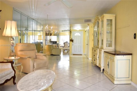 Condo in Sunrise, Florida, 2 bedrooms  № 1799432 - photo 4