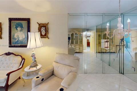 Condo in Sunrise, Florida, 2 bedrooms  № 1799432 - photo 22
