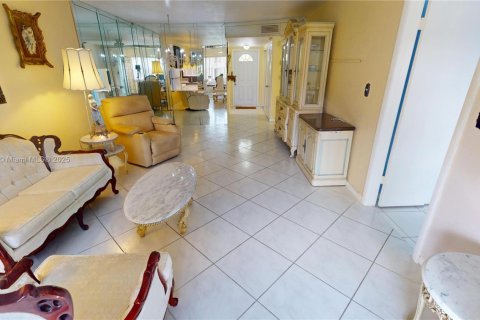 Condo in Sunrise, Florida, 2 bedrooms  № 1799432 - photo 19