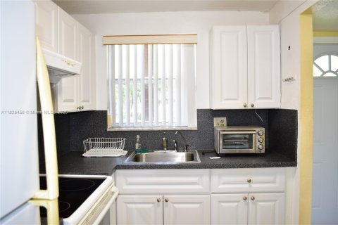 Condo in Sunrise, Florida, 2 bedrooms  № 1799432 - photo 15