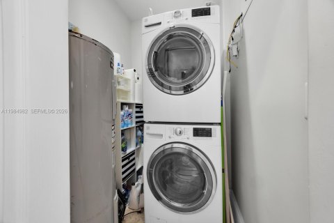 Купить таунхаус в Майами, Флорида 3 спальни, 157.38м2, № 2049658 - фото 17