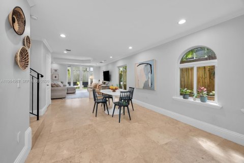 Купить таунхаус в Майами, Флорида 3 спальни, 157.38м2, № 2049658 - фото 4