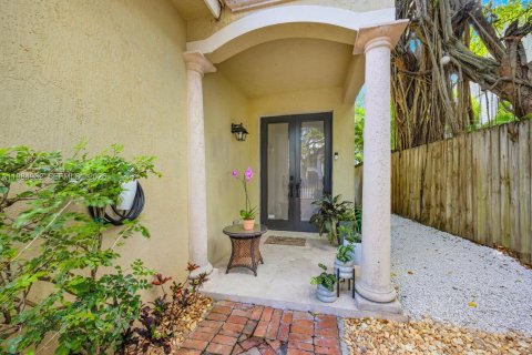 Купить таунхаус в Майами, Флорида 3 спальни, 157.38м2, № 2049658 - фото 2