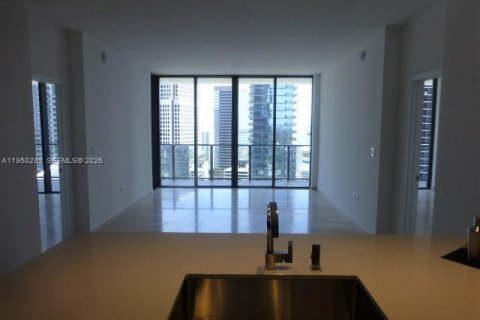 Condominio en alquiler en Miami, Florida, 2 dormitorios, 119.01 m2 № 2008000 - foto 5