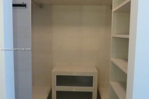 Condominio en alquiler en Miami, Florida, 2 dormitorios, 119.01 m2 № 2008000 - foto 13