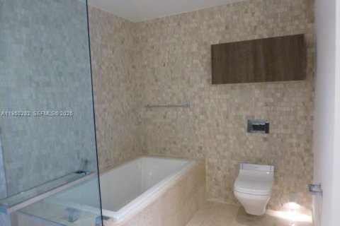 Condominio en alquiler en Miami, Florida, 2 dormitorios, 119.01 m2 № 2008000 - foto 11