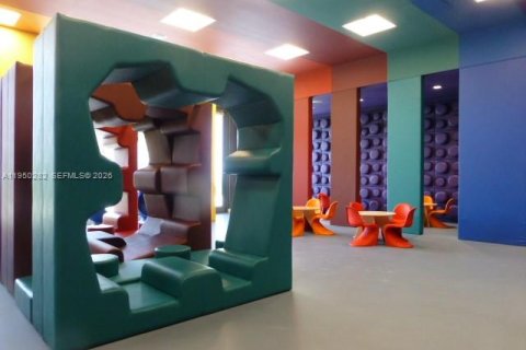 Condominio en alquiler en Miami, Florida, 2 dormitorios, 119.01 m2 № 2008000 - foto 30