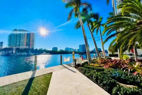 Hotel en venta en Fort Lauderdale, Florida, 1 dormitorio, 43.66 m2 № 2040221 - foto 11