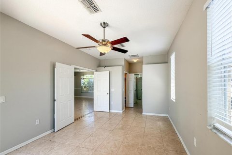 House in New Port Richey, Florida 3 bedrooms, 155.8 sq.m. № 2391589 - photo 25