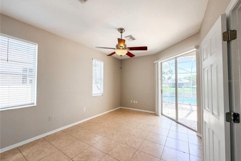 House in New Port Richey, Florida 3 bedrooms, 155.8 sq.m. № 2391589 - photo 24