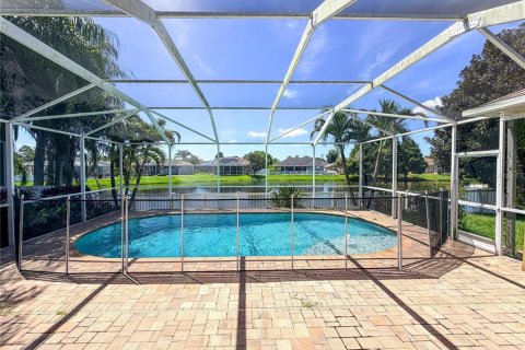 House in New Port Richey, Florida 3 bedrooms, 155.8 sq.m. № 2391589 - photo 4