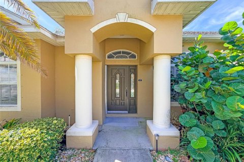 House in New Port Richey, Florida 3 bedrooms, 155.8 sq.m. № 2391589 - photo 9