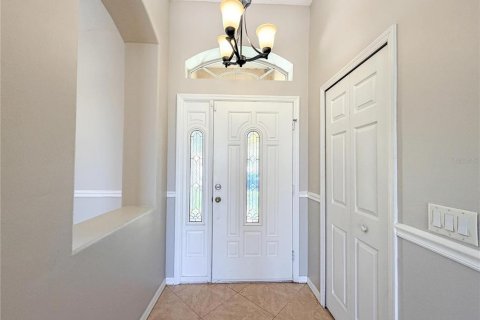 House in New Port Richey, Florida 3 bedrooms, 155.8 sq.m. № 2391589 - photo 11