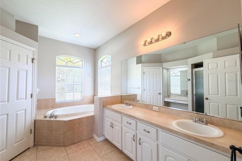 House in New Port Richey, Florida 3 bedrooms, 155.8 sq.m. № 2391589 - photo 27