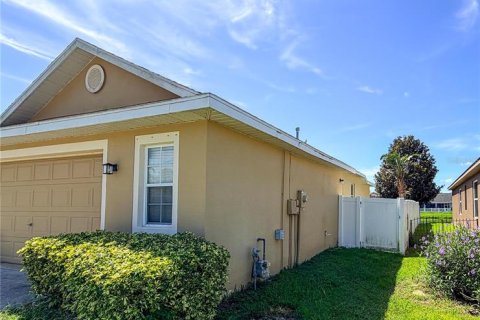 House in New Port Richey, Florida 3 bedrooms, 155.8 sq.m. № 2391589 - photo 3