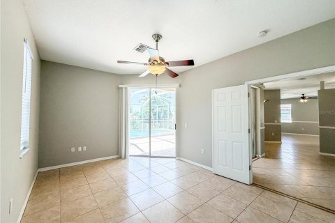 House in New Port Richey, Florida 3 bedrooms, 155.8 sq.m. № 2391589 - photo 26