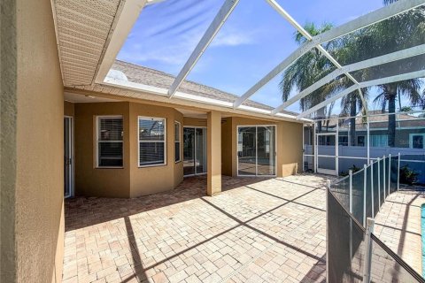 House in New Port Richey, Florida 3 bedrooms, 155.8 sq.m. № 2391589 - photo 8