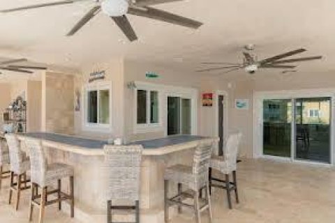 Casa en venta en Key Largo, Florida, 7 dormitorios, 374.58 m2 № 2274532 - foto 7