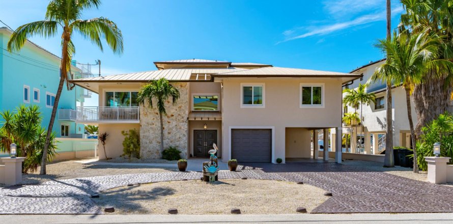 Casa en Key Largo, Florida 7 dormitorios, 374.58 m2 № 2274532