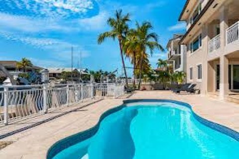 Casa en venta en Key Largo, Florida, 7 dormitorios, 374.58 m2 № 2274532 - foto 5