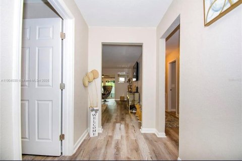 Casa en venta en Lakeland, Florida, 4 dormitorios, 182 m2 № 2081876 - foto 3