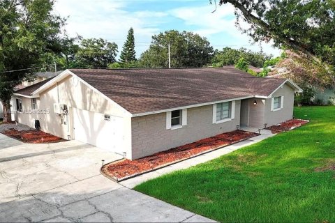 Casa en venta en Lakeland, Florida, 4 dormitorios, 182 m2 № 2081876 - foto 2